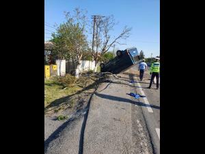 FOTO: Grav accident pe DN1, in Barcanesti. Un barbat si-a pierdut viata