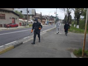 La Comarnic, continuă acțiunile de dezinfectare a spațiilor publice și intens frecventate de cetățeni