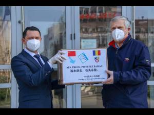 10000 de masti sterile FPP2 au ajuns in Prahova din partea unei provincii din China, partener al Consiliului Judetean Prahova
