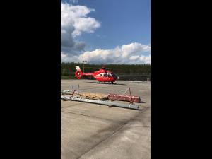 FOTO/VIDEO Barbatul prins intr-un utilaj la o fabrica din Ceptura a fost transportat cu elicopetrul SMURD la Spitalul Floreasca