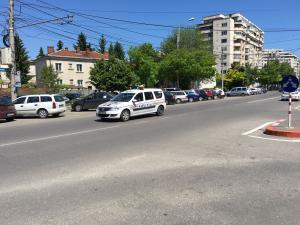 O fată de 15 ani este cercetată pentru furt