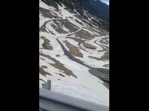 Operațiunea de deszăpezire a DN7C Transfăgărășan este în plină desfășurare! Drumul se va deschide pe 1 iulie!