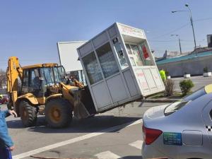 FOTO: Chioșcurile amplasate ilegal pe domeniul public din Ploiești sunt ridicate