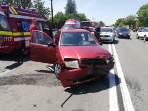 Accident cu patru masini implicate pe DN1B la Valea Calugareasca. Trei persoane transportate la spital