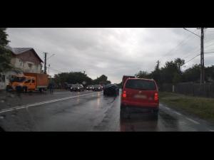 FOTO Accident rutier pe DN1B, in zona Valea Calugareasca, dupa ce un sofer a iesit din curte fara sa se asigure