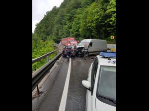 FOTO UPDATE Accident în Comarnic, pe DN 1