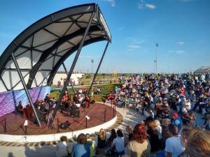 FOTO/VIDEO: "Anotimpurile" lui Vivaldi au fost trăite mai intens pe scena Parcului Municipal Vest la concertul in aer liber sustinut de filarmonica ploiesteana