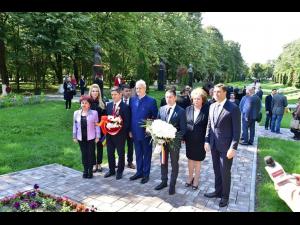 FOTO: Manifestare la 100 de ani de la  semnarea ,,Tratatului de Pace de la  Trianon", în Parcul Memorial Cintantin Stere