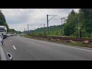 Vreți la munte? Este deja aglomerat pe DN 1