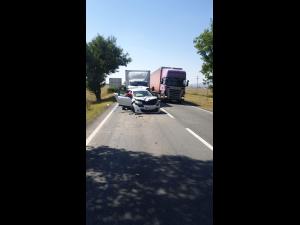 FOTO Un prahovean, implicat într-un accident în Buzău