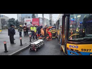 Tragedie in centrul Ploiestiului! Un barbat a murit lovit de troleibuz