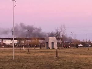 FOTO Incendiu la locomotiva unui marfar care transporta ingrasaminte chimice, la Brazi