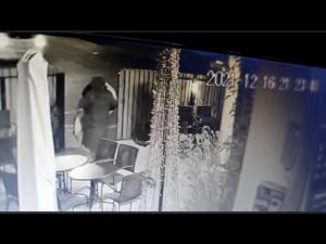 Au fost prinsi cei care au furat luna trecuta doua mese si patru scune de pe terasa unui restaurant din Ploiesti