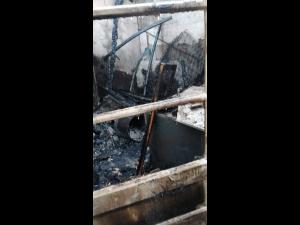 Familia din Comarnic care a rămas fără casă în urma unui incendiu are nevoie de ajutor/Apelul rudelor