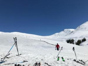 UPDATE: Telescaunul Soarelui și Gondola Carp opresc funcționarea cu public după evacuarea turiștilor/Se schiază la Sinaia