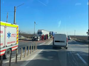 FOTO O persoană a fost rănită în urma unui accident produs pe DN 1, Movila Vulpii