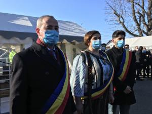 Comuna Paulesti s-a infratit cu inca o localitate din Moldova. De Ziua Micii Uniri, au fost dezvelite si doua busturi - FOTO/VIDEO