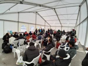 Peste 1000 de locuri în corturi încălzite, alimente și servicii medicale gratuite pentru refugiați și repatriați la Aeroportul Henri Coandă