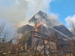 FOTO - Incendiu la o casa din Telega 