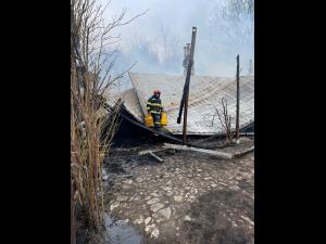 FOTO: Incendiu la o casa din Chiojdeanca