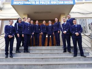 Absolvenţi ai Şcolii de Agenţi de Poliţie „Vasile Lascăr” Câmpina s-au prezentat la I.P.J. Buzău, pentru a fi numiţi în funcţie