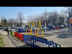 Zonele verzi din Ploiești au intrat într-un amplu program de înfrumusețare/Se reface și mobilierul urban