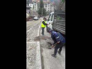 La Sinaia, materialul antiderapant  împrăștiat pe străzi în sezonul rece este reciclat