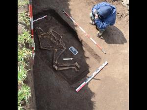 Movila funerara din epoca bronzului, excavata de arheologi la Stoenesti