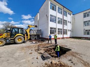 Au inceput lucrarile de extindere si modernizare la o scoala din Campina