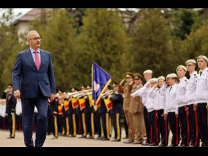 Ministrul apărării naționale, la aniversarea Colegiului militar de la Breaza - FOTO