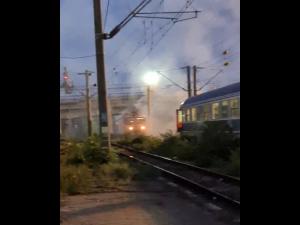 FOTO: Incendiu la locomotiva unui tren de calatori, la Gara de Sud Ploiesti