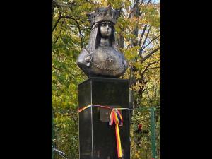 Bustul Reginei Maria, dezvelit pe “Aleea Făuritorilor Marii Uniri” din Parcul “Constantin Stere” Bucov 