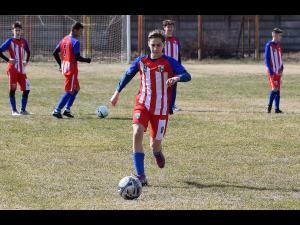 Un tânăr sportiv al secţiei de fotbal a CSM Ploieşti are nevoie de ajutorul nostru