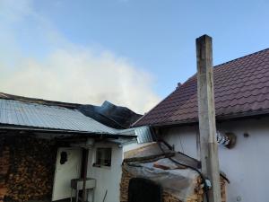 Casa cuprinsa de flacari in Valea Calugareasca-FOTO