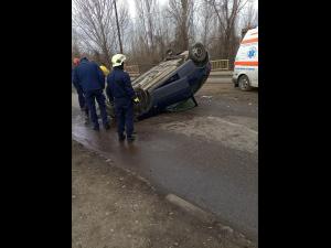 O masina s-a rasturnat in Mihai Bravu