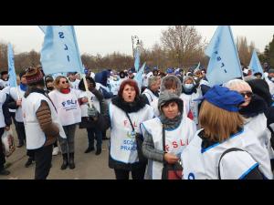 Aproximativ 200 de angajati din invatamant vor protesta in fata Prefecturii Prahova, saptamana viitoare