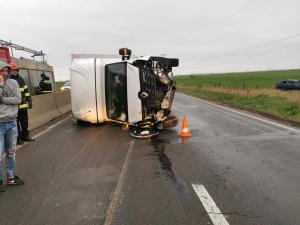 Camioneta rasturnata pe DN1, zona Paulesti