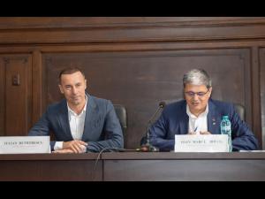 Iulian Dumitrescu, președinte PNL Prahova, i-a cerut Ministrului Investitiilor si Proiectelor Europene energie electrică gratuită în județ pentru școli, spitale, iluminat public, cămine culturale, muzee, biblioteci și primării 