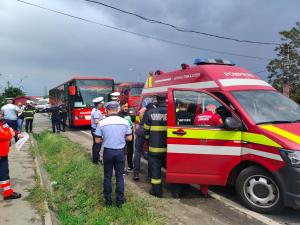 Accident pe DN1, la Bucov, intre un TIR si un autobuz