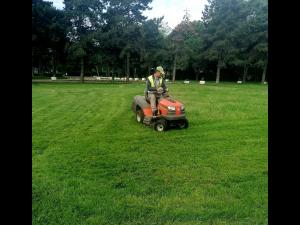 Activități pentru pentru întreținerea și amenajarea zonelor verzi din Ploiești - FOTO