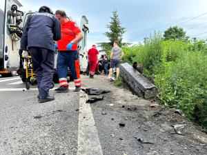 FOTO/ VIDEO - Masina rasturnata pe DN1, in zona Comarnic/ Se pare ca soferul a adormit la volan