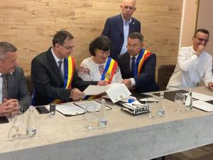 Comuna Rafov a semnat un acord de cooperare cu o comuna din Moldova si una din judetul Arad