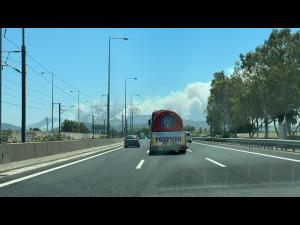 Pompierii români intervin pentru  stingerea unui incendiu de vegetație uscată în Grecia/ Și cațiva pompieri din Prahova sunt dislocați în Grecia în această perioadă