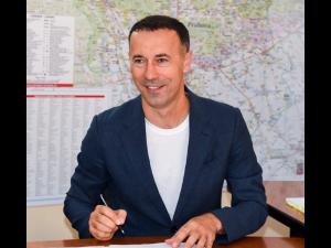 Iulian Dumitrescu: Am semnat contractul de finanțare pentru dotarea a 87 de școli din Prahova cu mobilier, echipamente electronice și materiale didactice 
