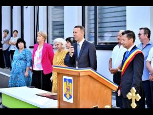 Iulian Dumitrescu, la inaugurarea Școlii din Potigrafu: M-am bucurat să fiu, astăzi, la inaugurarea uneia dintre cele mai moderne școli din județul Prahova. Îl felicit pe domnul primar pentru lucrurile extraordinare pe care le face în Gorgota