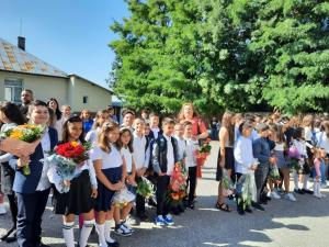 Proiectul „Primul clopoțel...primul ghiozdan”, sprijin pentru bobocii școlărei din Comarnic