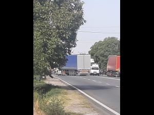 Accident grav la Valea Călugărească/O persoană este încarcerată -FOTO