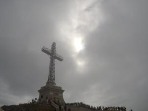 Ceremonie militară și religioasă pentru omagierea eroilor neamului românesc, la Crucea Caraiman - IMAGINI