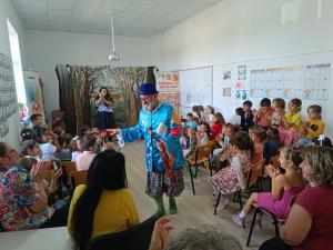 Spectacol de teatru, oferit copiilor de Primăria Râfov