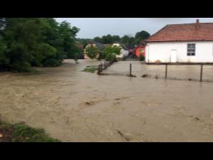 Ajutoare de urgență, acordate unor prahoveni afectați de inundații